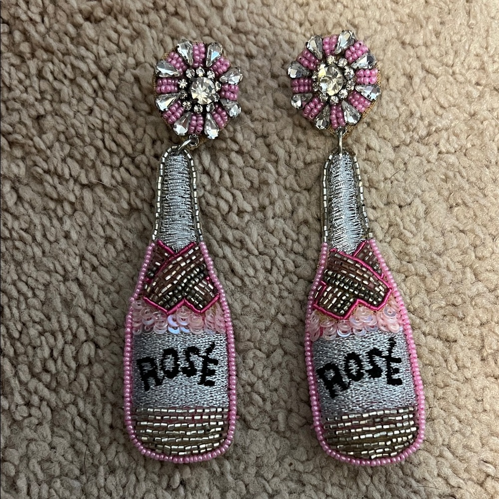 NWOT Allie beads rose earrings